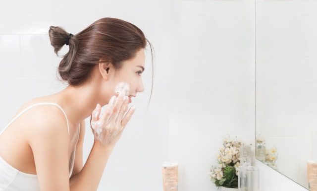 Płyn micelarny – zalety i wady