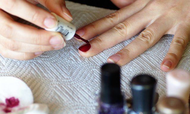 Poznaj najpopularniejsze metody malowania i zdobienia paznokci!