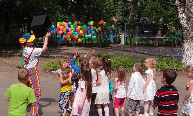 Jakich umiejętności społecznych dziecko może nauczyć się w przedszkolu?