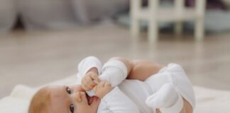 Gadżety niemowlęce, które ułatwią życie rodzicom