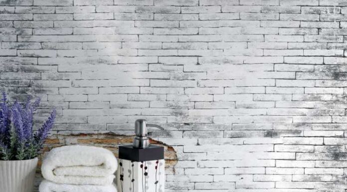 16 propozycji aranżacji łazienki z białą i czerwoną cegłą na ścianie