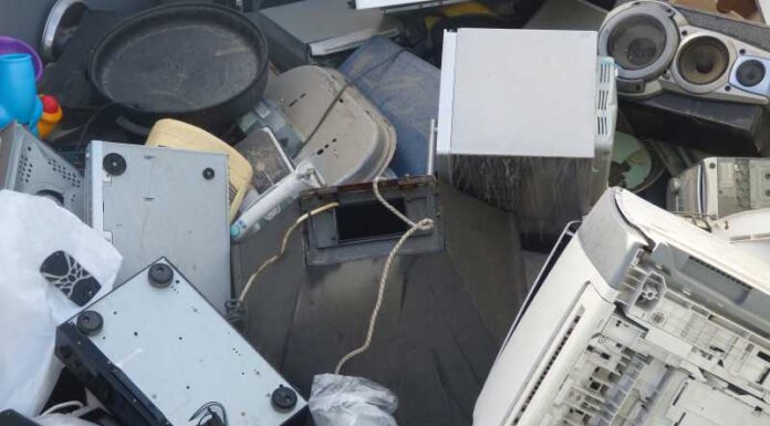 Jak postępować z nieużywanymi płytami CD? Czy należą do elektrośmieci? Jak segregować odpady?