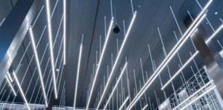 Ogrodowe oświetlenie z możliwością samodzielnego montażu - instalacja oświetlenia niskonapięciowego na zewnątrz domu