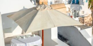 Ochrona przed słońcem na tarasie: różne rodzaje parasoli tarasowych, metoda instalacji, utrzymanie.