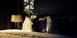 Zalety spania bez majtek