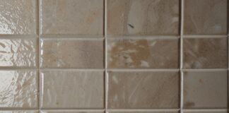 Domowe sposoby na czyste fugi w łazience i usuwanie grzyba