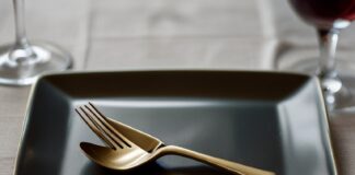 Jak poprawnie rozłożyć sztućce na stole - zasady, które warto znać